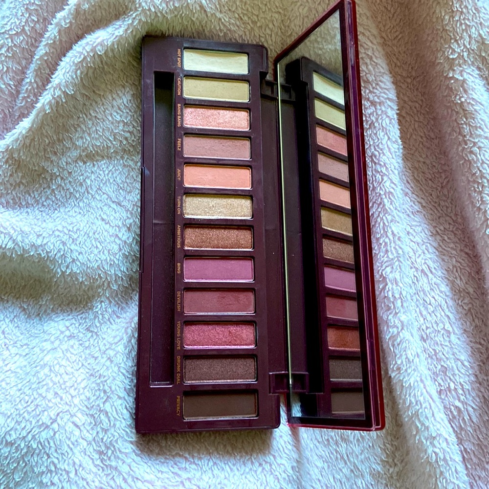 Urban Decay Naked Cherry eyeshadow palette